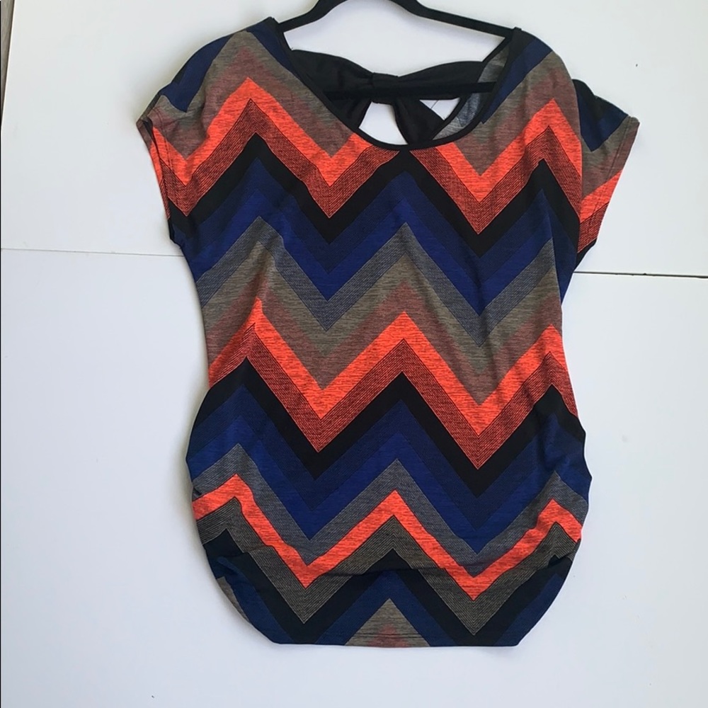 Patterned maternity shirt